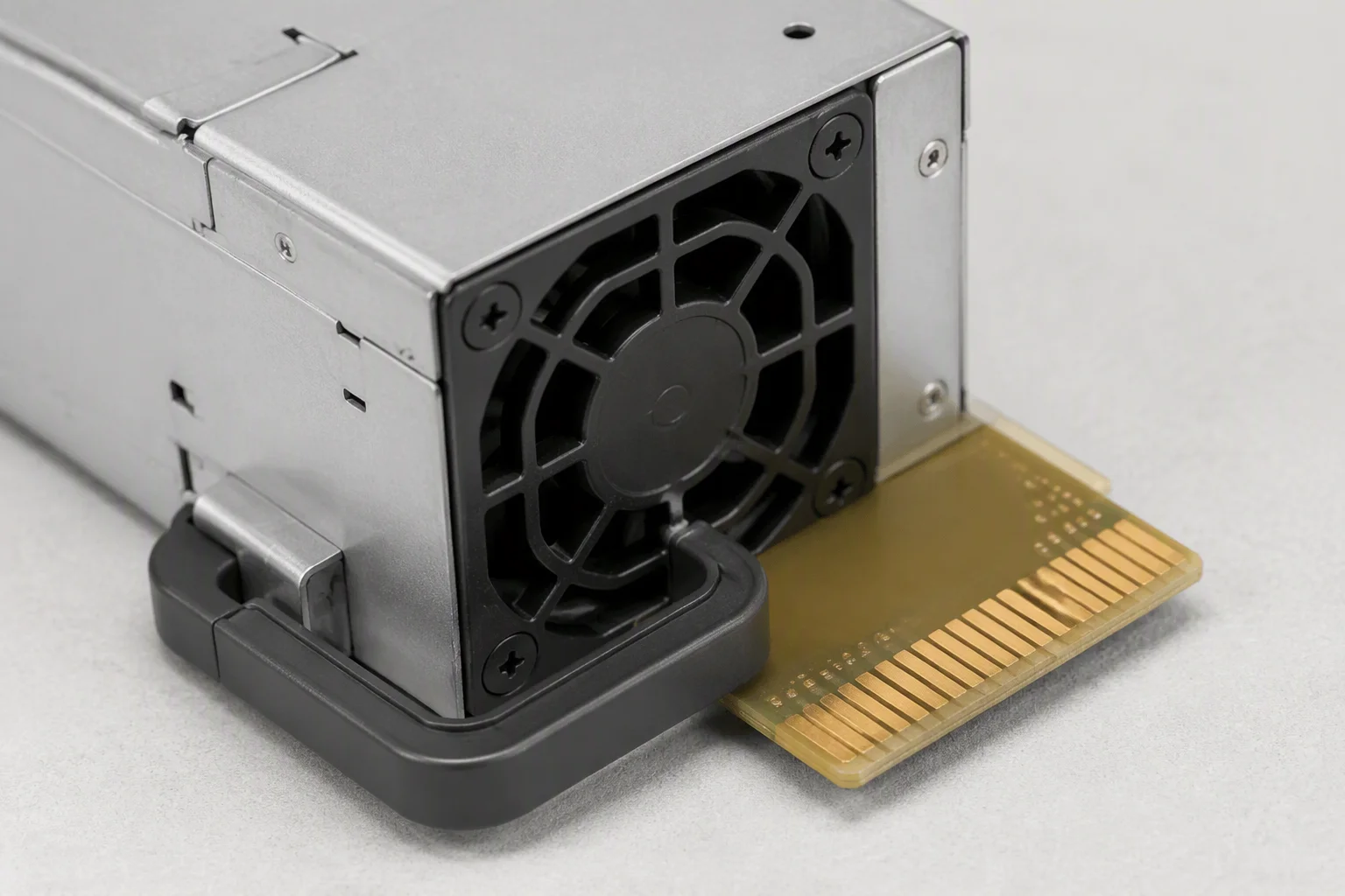 CRPS gold-finger connector and release handle detail