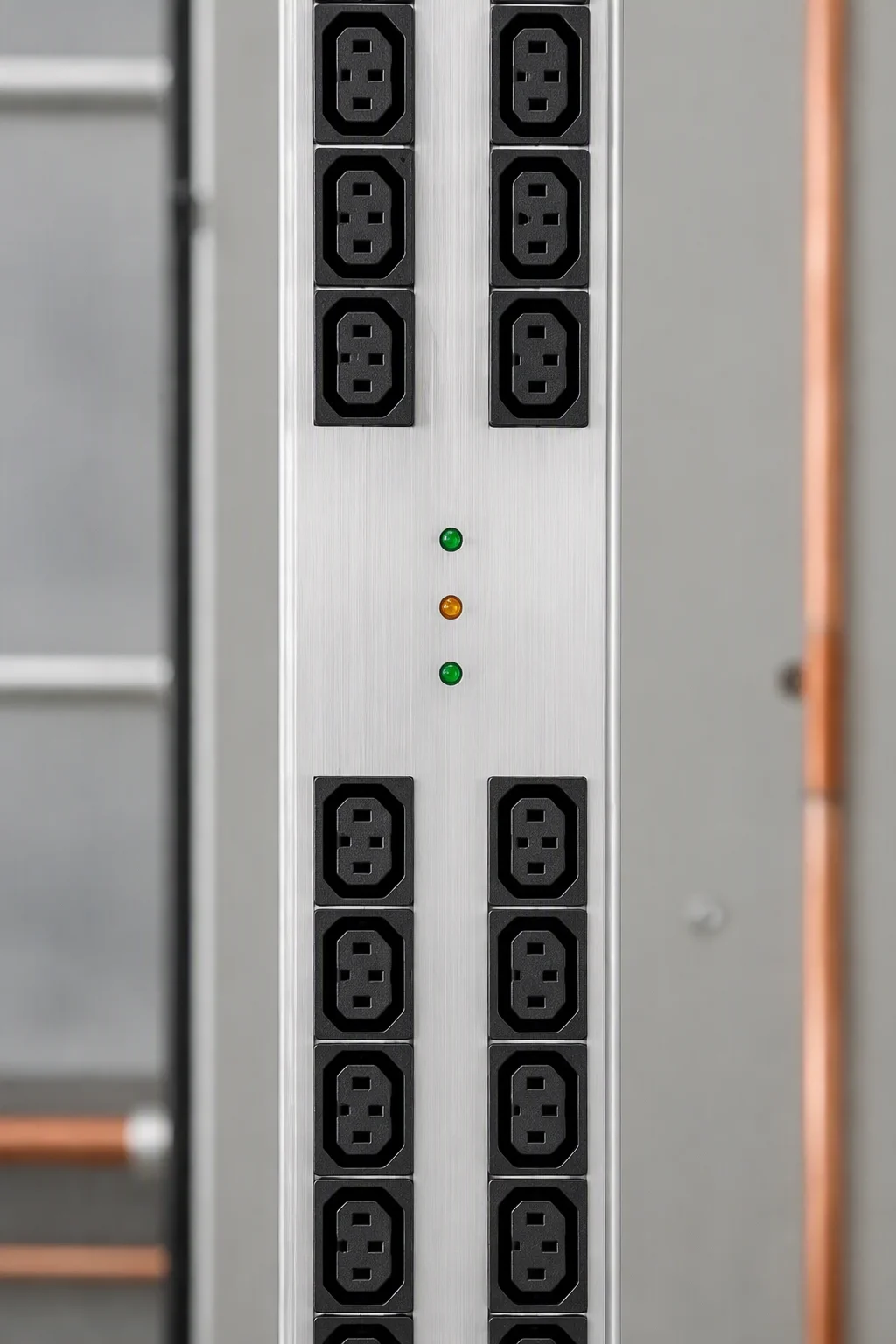 Rack PDU outlet bank and color-coded voltage rings, vertical view